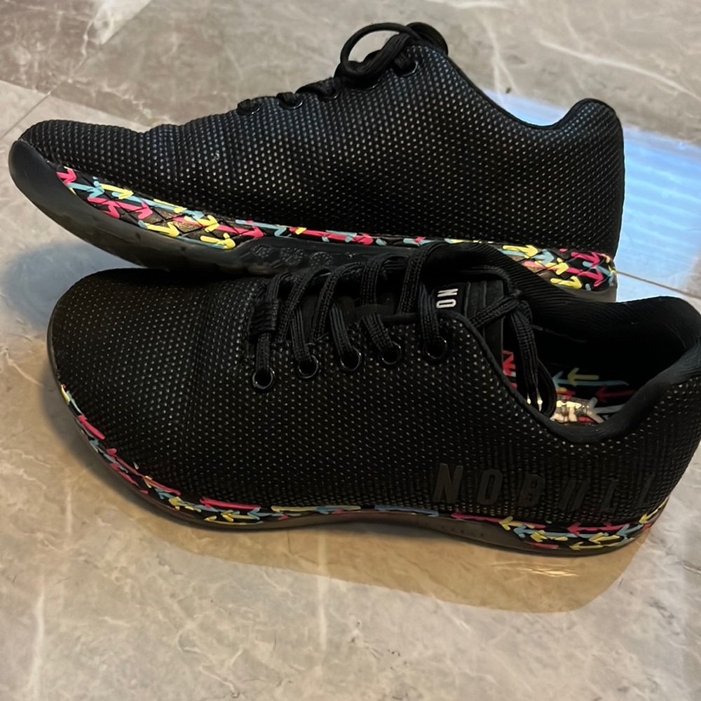 NOBULL womens 8.5 trainers